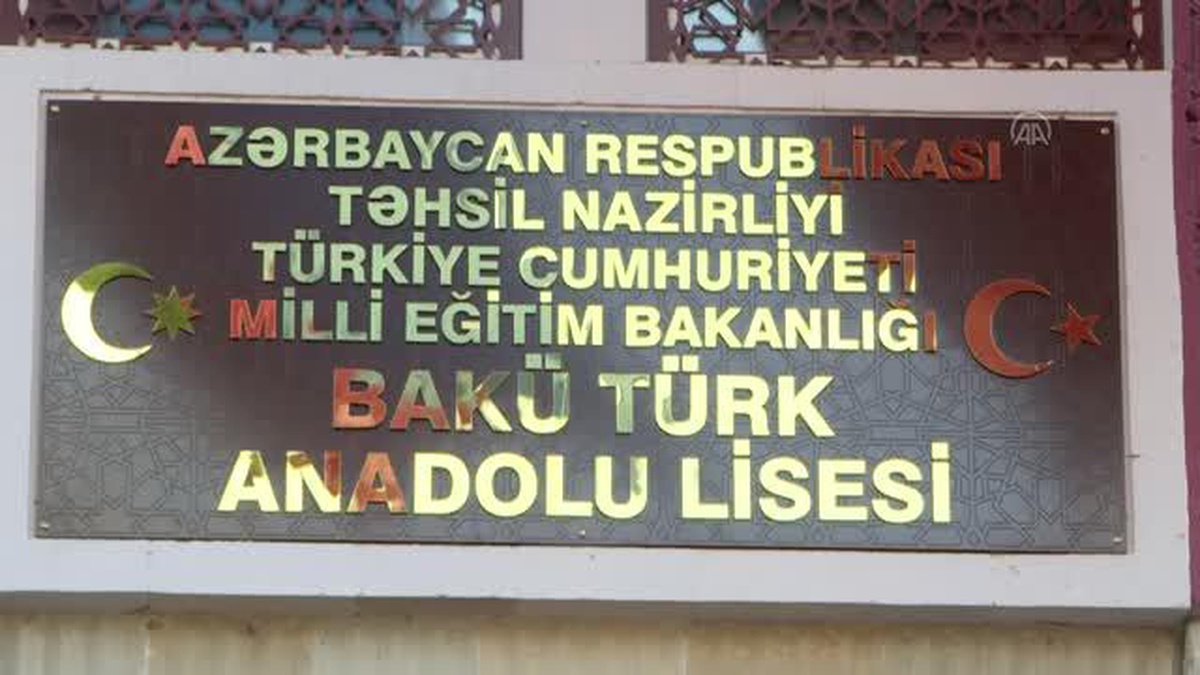 Bakü Türk Anadolu Lisesi öğretmenleri mehter takımı kurdu