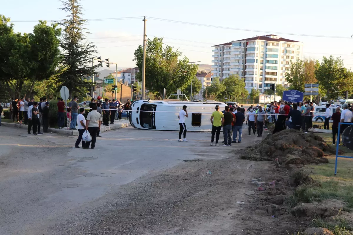 Elazığ\'da zincirleme trafik kazası: 19 yaralı