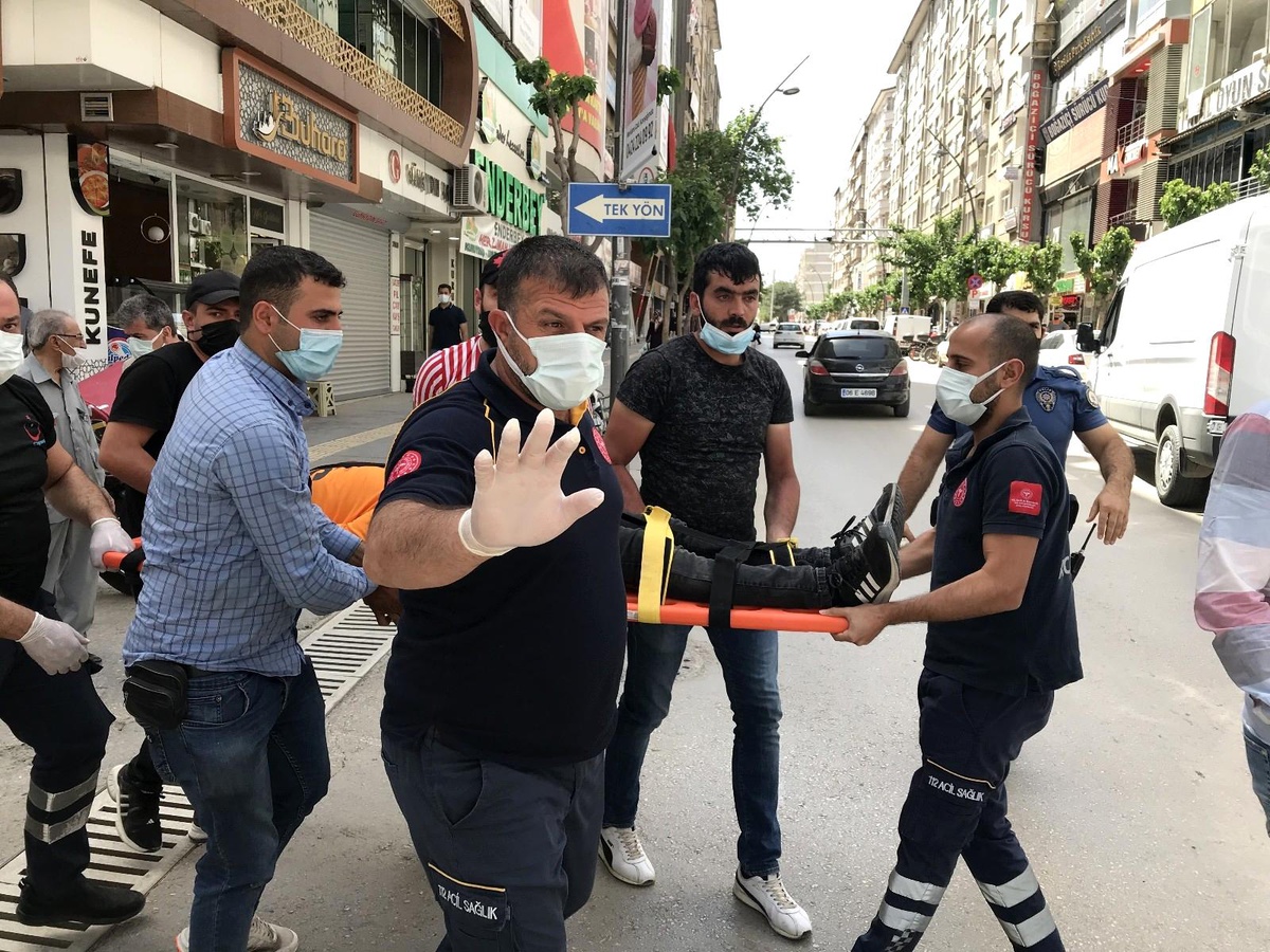 Elazığ\'da minibüs motosiklete çarptı: 1 yaralı