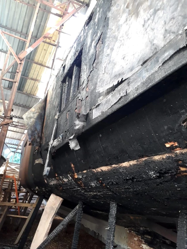 Fethiye'deki yangında iki tekne zarar gördü