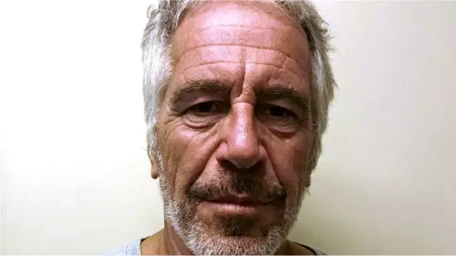 Hücresinde intihar eden Epstein'i izlemekle görevli gardiyanlar kayıtları değiştirdiklerini kabul etti