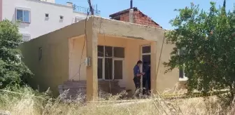 İşçileri için kiralamak istediği evde erkek cesediyle karşılaştı