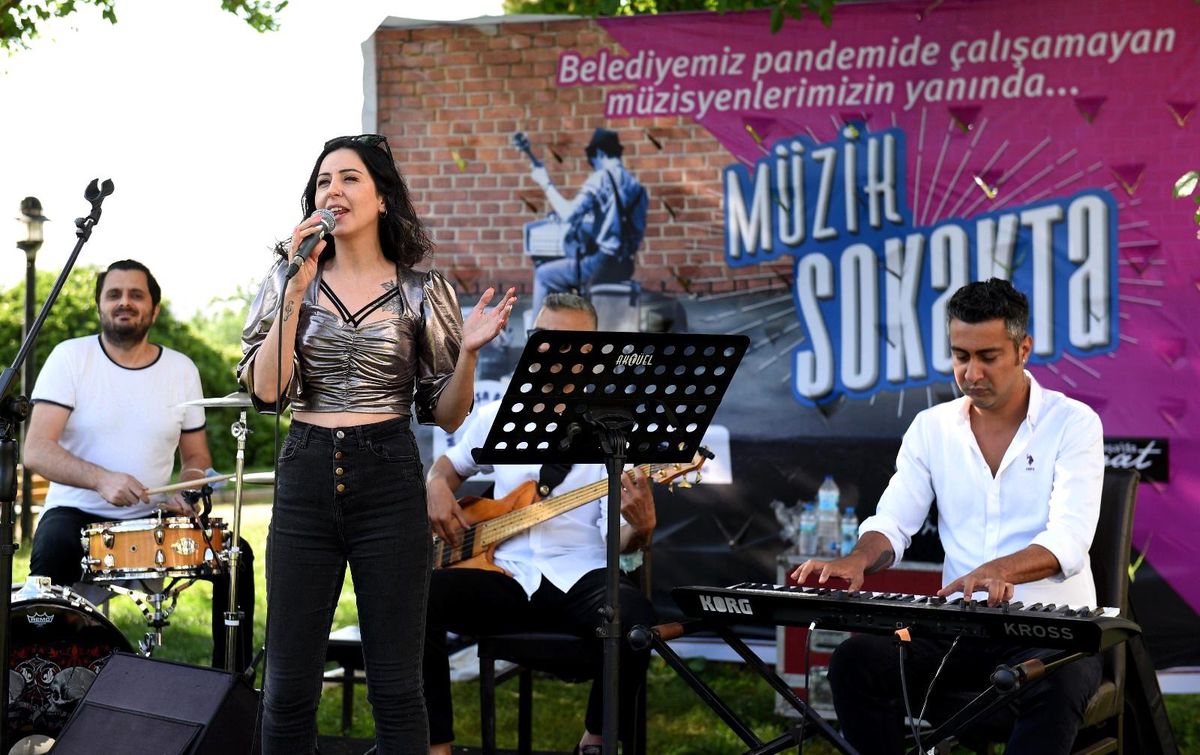 Muratpaşa\'dan müzisyenlere destek
