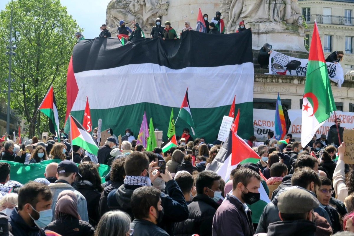 Paris\'te binlerce kişi Filistin için sokaklara döküldüİsrail\'e boykot çağrısı yapıldı