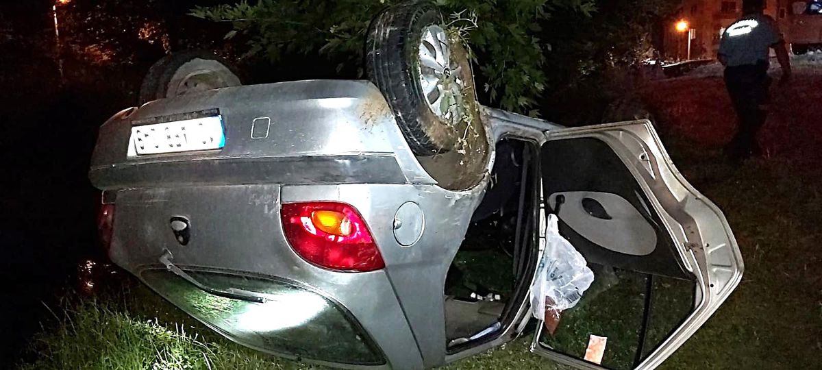 Ters dönen araçtan sağ çıktı