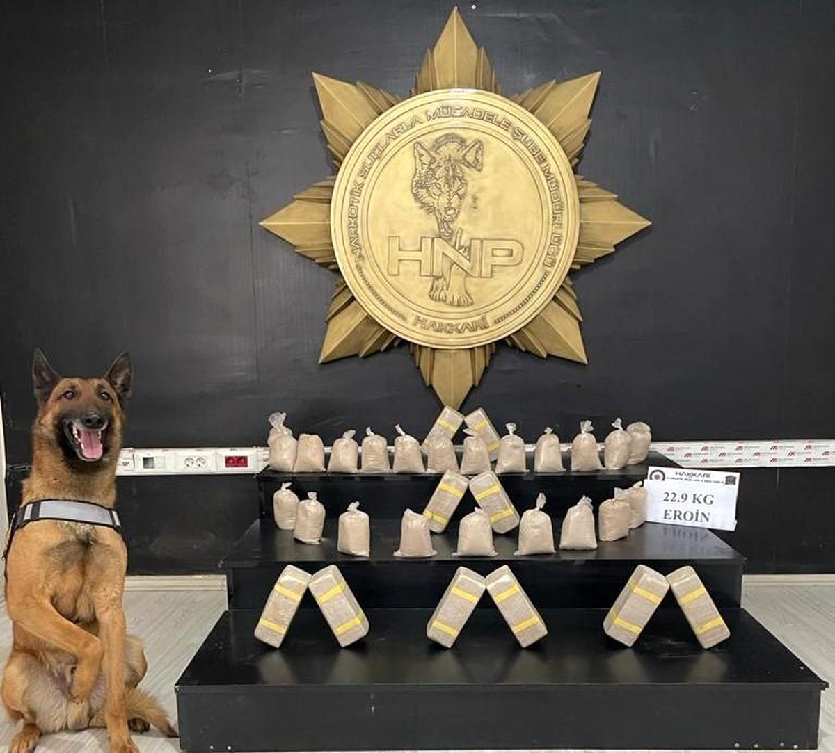 Toprağa gömülü vaziyette; 22 kilo eroin ele geçirildi