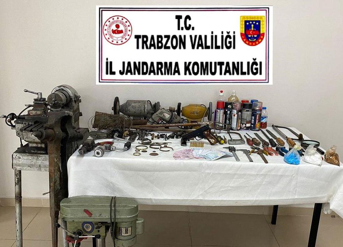 Trabzon\'da evinde silah imal eden kişi gözaltına alındı