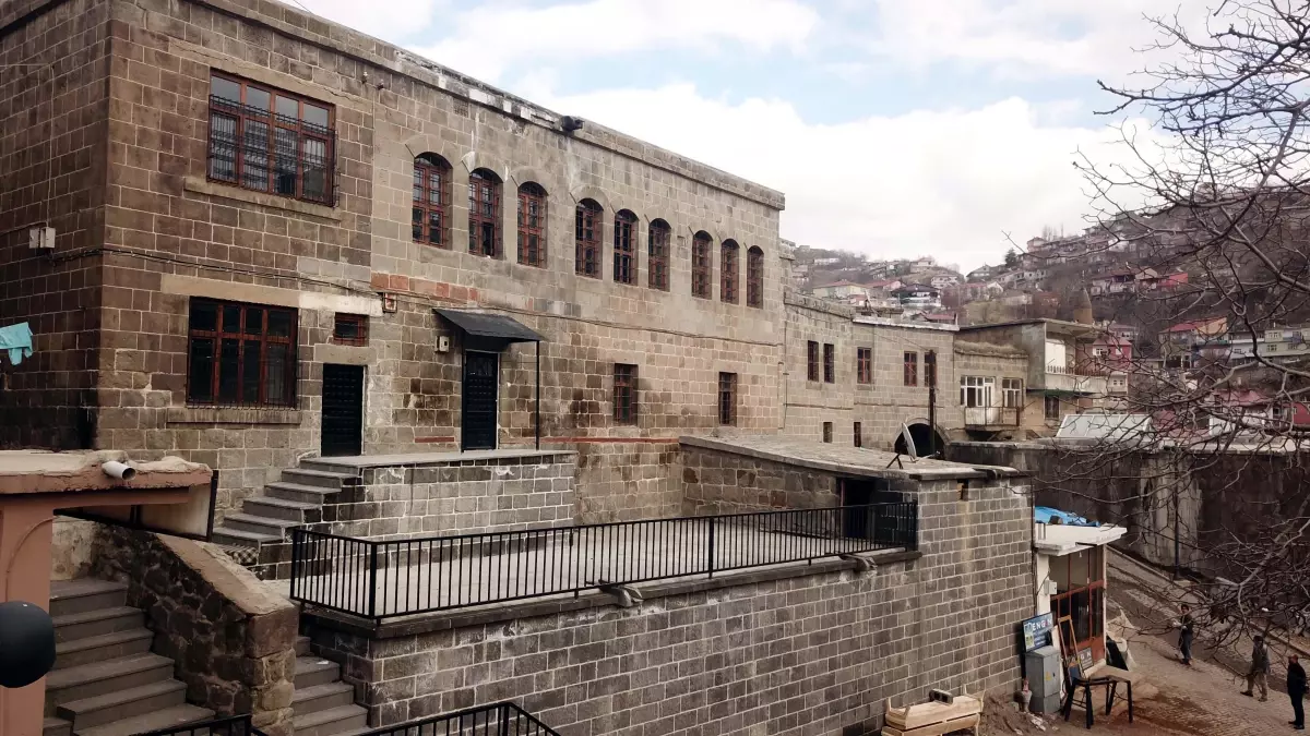 "Vadideki güzel şehir" Bitlis ziyaretçilerini tarihte yolculuğa çıkarıyor