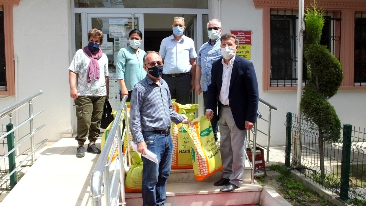 Balıkesir Büyükşehir Belediyesinden Burhaniyeli çiftçilere tohumluk desteği