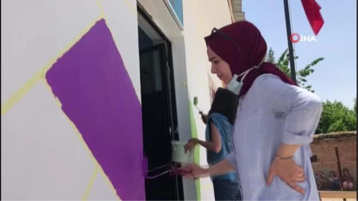 Batman\'da gönüllü öğretmenler köy okullarına renk kattı