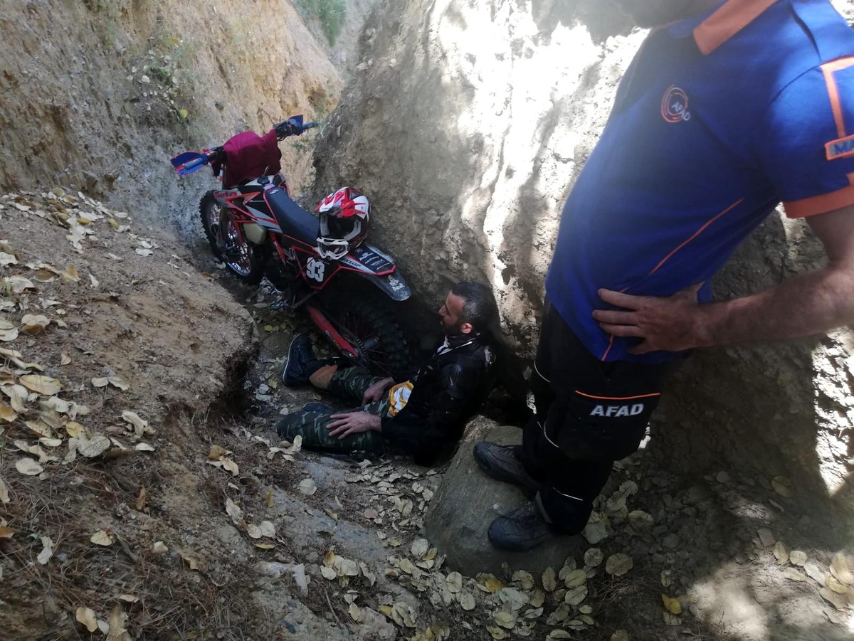 Dağda motosikletiyle kaza yapan vatandaşı AFAD kurtardı