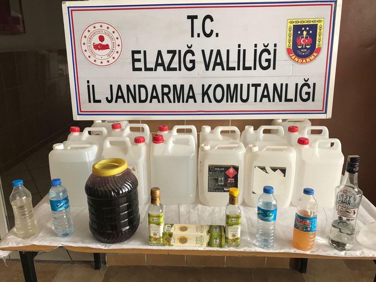Elazığ\'da sahte içki ve kaçakçılık operasyonunda 2 şüpheli gözaltına alındı