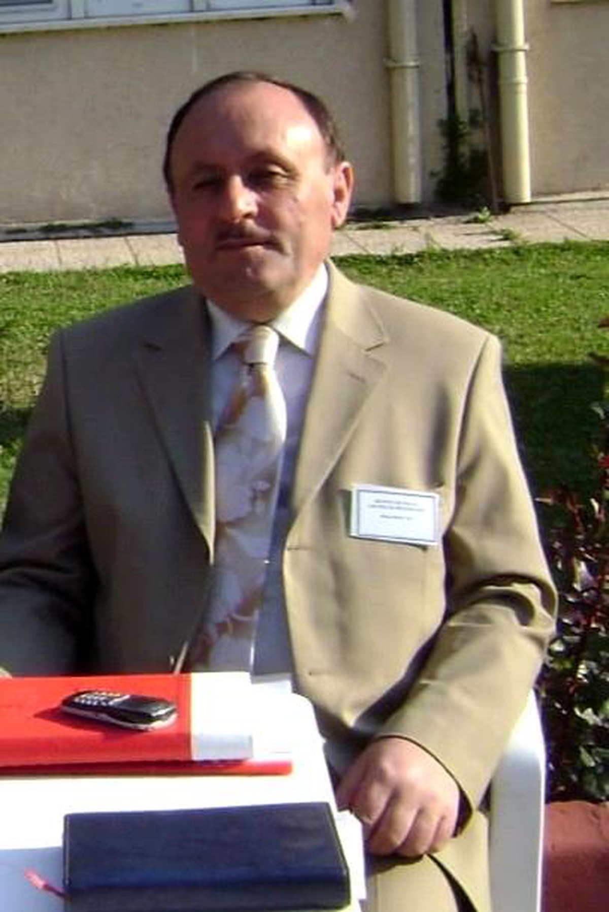 Emekli bölge müdür yardımcısından Filistinliler için şiir