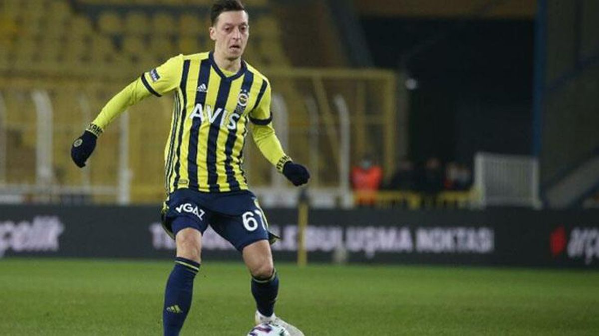 Mesut Özil, Fenerbahçe\'nin yeni kaptanı oluyor
