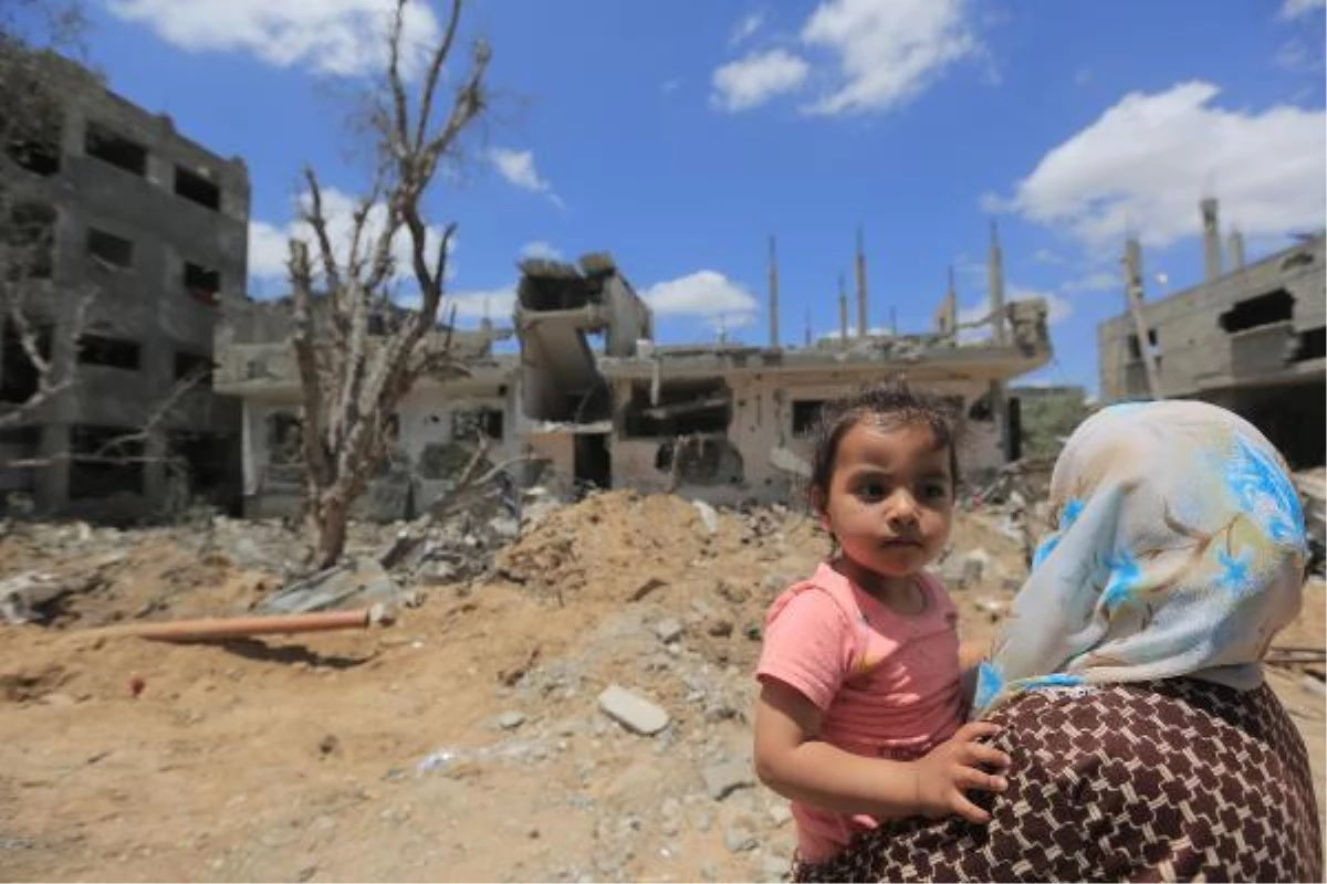 Gazze\'de İsrail saldırısında evsiz kalan Filistinliler: Ne yapacağımızı bilmiyoruz