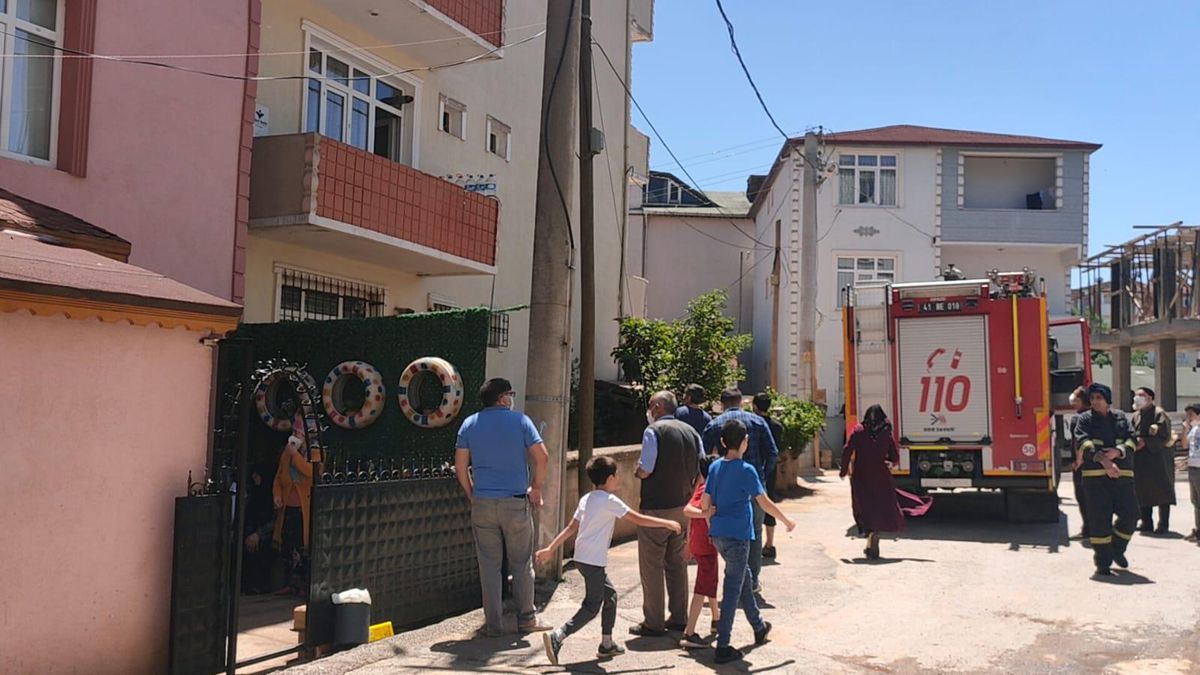 Son dakika haberi | Gebze\'de çıkan yangında ev hasar gördü