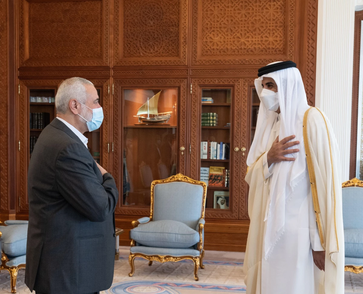 Katar Emiri, Doha\'da Hamas lideri Heniyye ile Gazze\'nin yeniden imarını görüştü