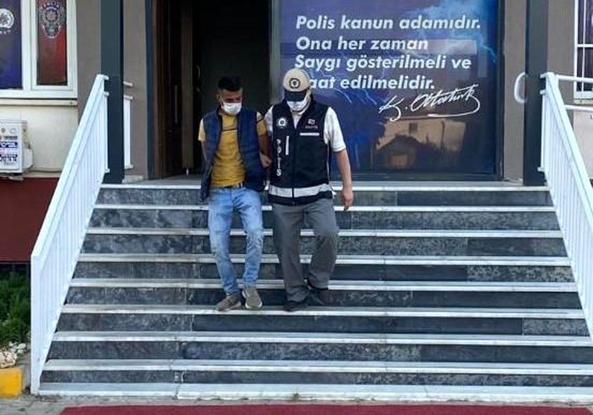 Kulübeyi yakıp ziraat aletlerini çaldı, 24 saat geçmeden yakalandı