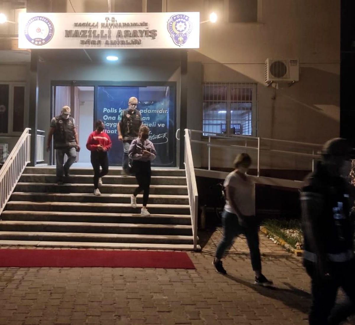 Masaj salonuna polis baskını