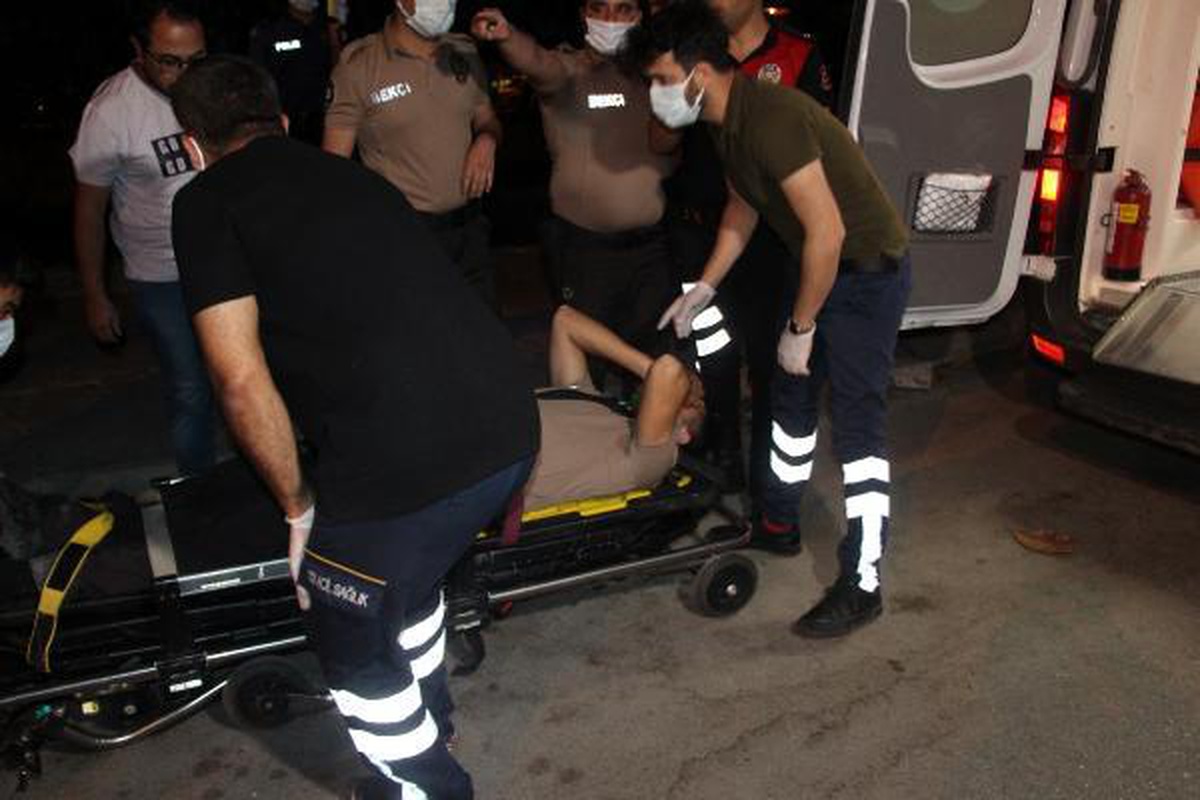 Sokağa çıkma kısıtlamasında otomobiliyle drift yapan sürücü Bekçi\'ye çarptı