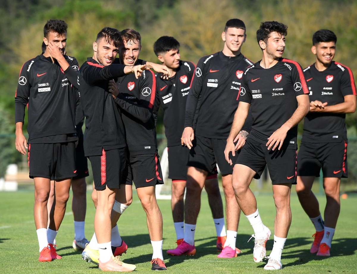 Ümit Milli Futbol Takımı çalışmalarını Riva\'da sürdürüyor
