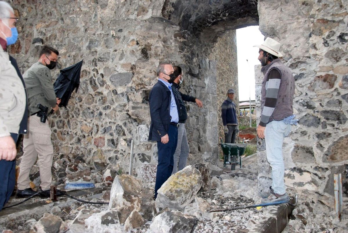 Vali Öner, Ardahan Kalesinde turizme yönelik yapılan çalışmaları yerinde inceledi