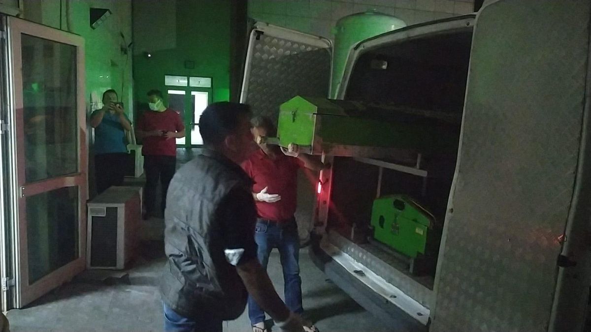 Adana\'da biri otomobil içerisinde diğeri arazide iki kadın silahla vurulmuş halde ölü bulundu