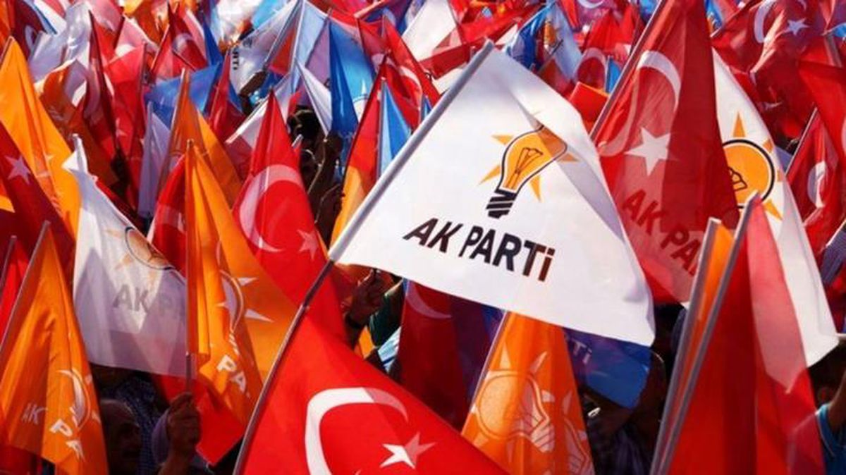 AK Partili başkanın geçmişte partisini eleştirdiği paylaşımlar ortalığı karıştırdı! Gelen tepkilerin ardından görevinden istifa etti