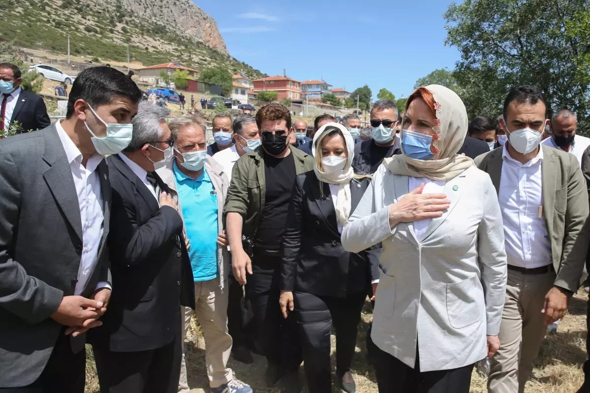 Akşener, vefat eden İYİ Parti Isparta İl Başkanı Şimşek\'in ailesine taziye ziyaretinde bulundu