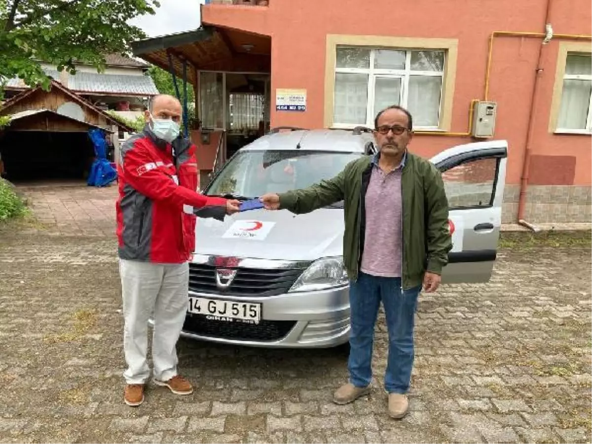 Babasından kalan otomobili, vasiyeti üzerine Kızılay\'a bağışladı