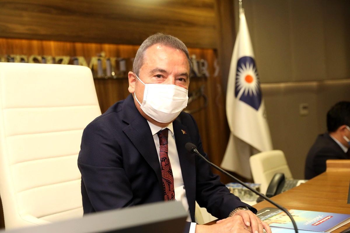 Başkan Böcek: " 13 bin çalışanımız var. Hiç kimsenin sendikasına karışmadım."