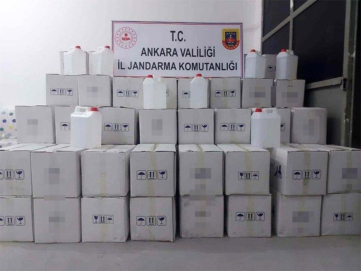 Son dakika: Başkent\'te Sağlık Bakanlığı onayı olmayan 2 bin 500 litre dezenfektan ele geçirildi