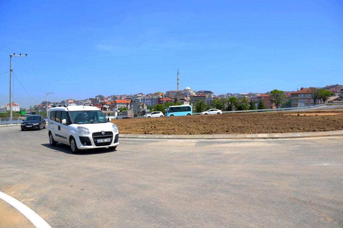 Çayırova Çiftlik Caddesi Kavşağı trafiğe açıldı