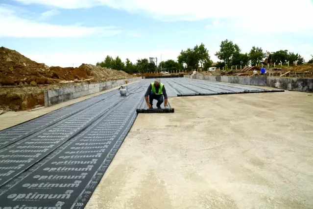 Elazığ'da traktörcüler sitesinin yapımı sürüyor