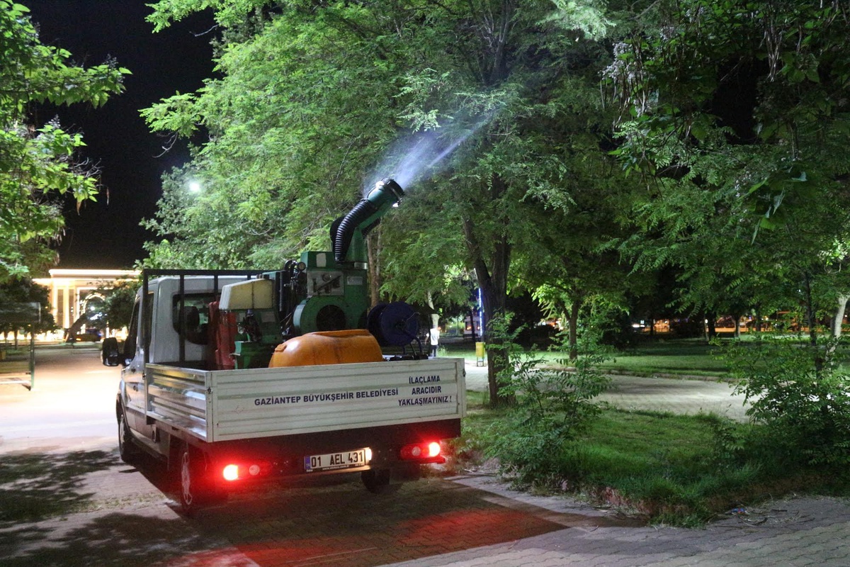 Gaziantep Bin 500 Kişilik ekiple tepeden tırnağa ilaçlanıyor