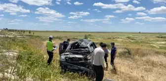 Kamyonet şarampole devrildi: 1 ölü, 2 yaralı