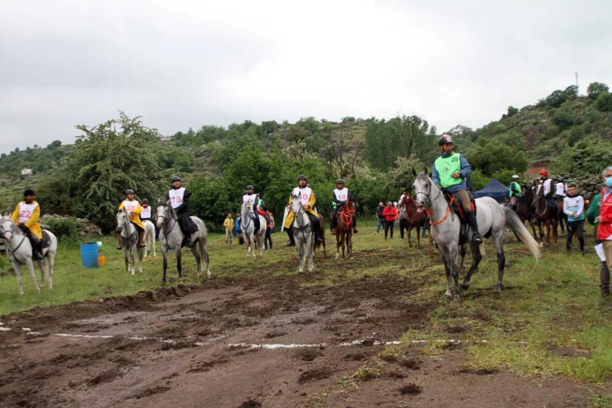 Kayseri\'de 19 Mayıs Gençlik ve Spor Bayramı Atlı Dayanıklılık Yarışması yapıldı