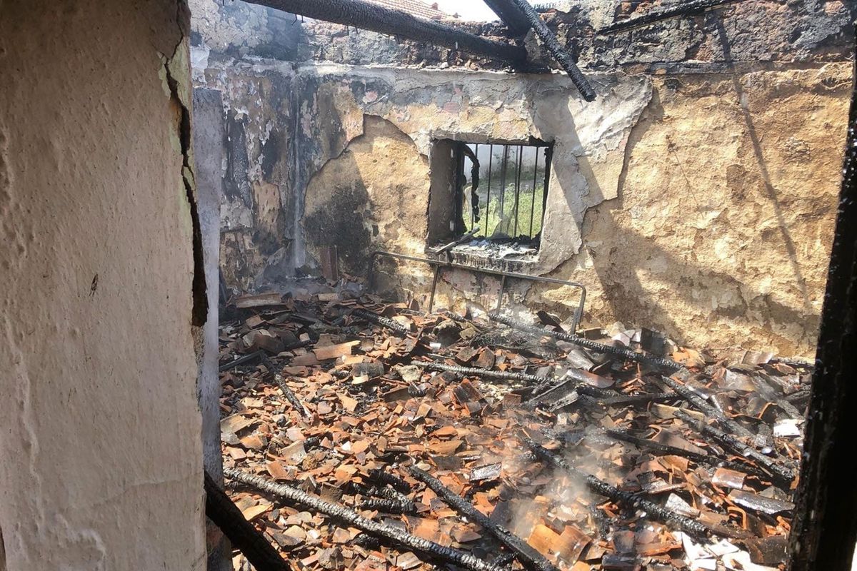 Manisa\'da çıkan yangında müstakil ev kullanılmaz hale geldi