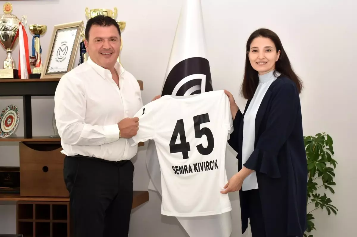 Milletvekili Kıvırcık\'tan şampiyon Manisa FK\'ya tebrik