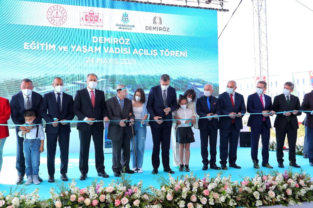 Milli Eğitim Bakanı Selçuk, Başakşehir\'deki dev külliyenin açılışını yaptı