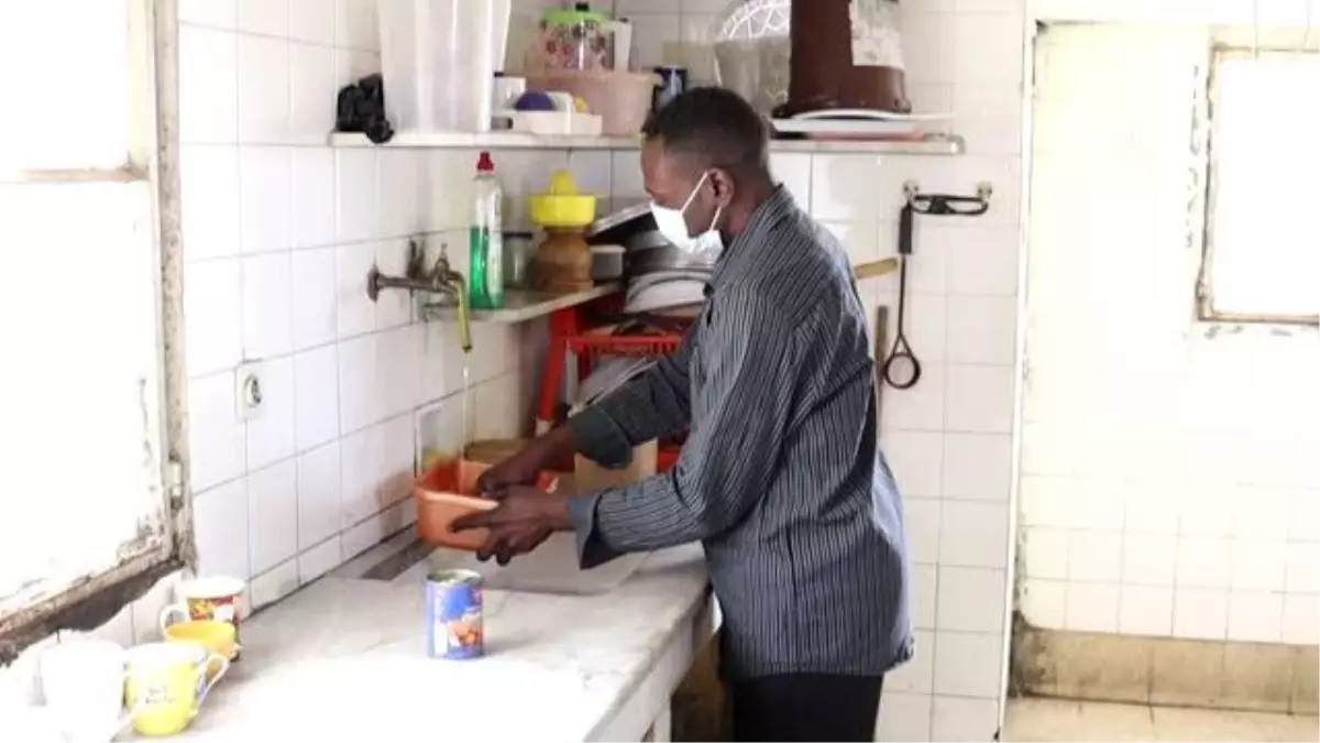 (Tekrar) Lübnan\'da ırkçılığa maruz kalan Sudanlı mülteciler zor şartlarda yaşıyor
