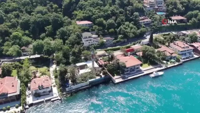 Üsküdar'da yanan Tarihi Vaniköy Camii'nin son hali böyle görüntülendi