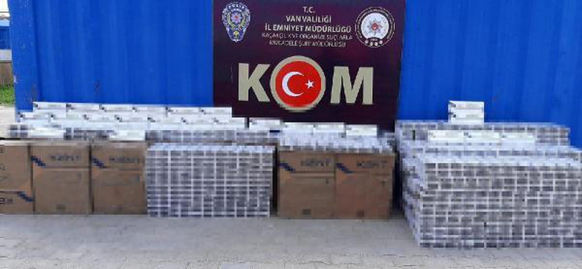 Van\'da 4 eve baskın; 15 bin paket kaçak sigara ele geçirildi