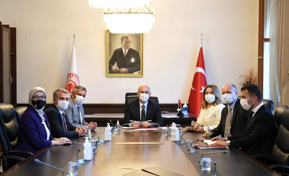 5 milletvekili Ayvalık\'taki afetzedeler için Bakan Karaismailoğlu ile görüştü