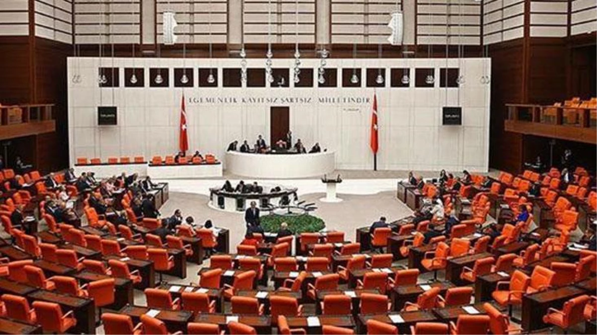 AK Parti\'den yeni yasa teklifi: 15 yaşından küçük çocuğu olan kadın hükümlülerin cezaları ertelenecek