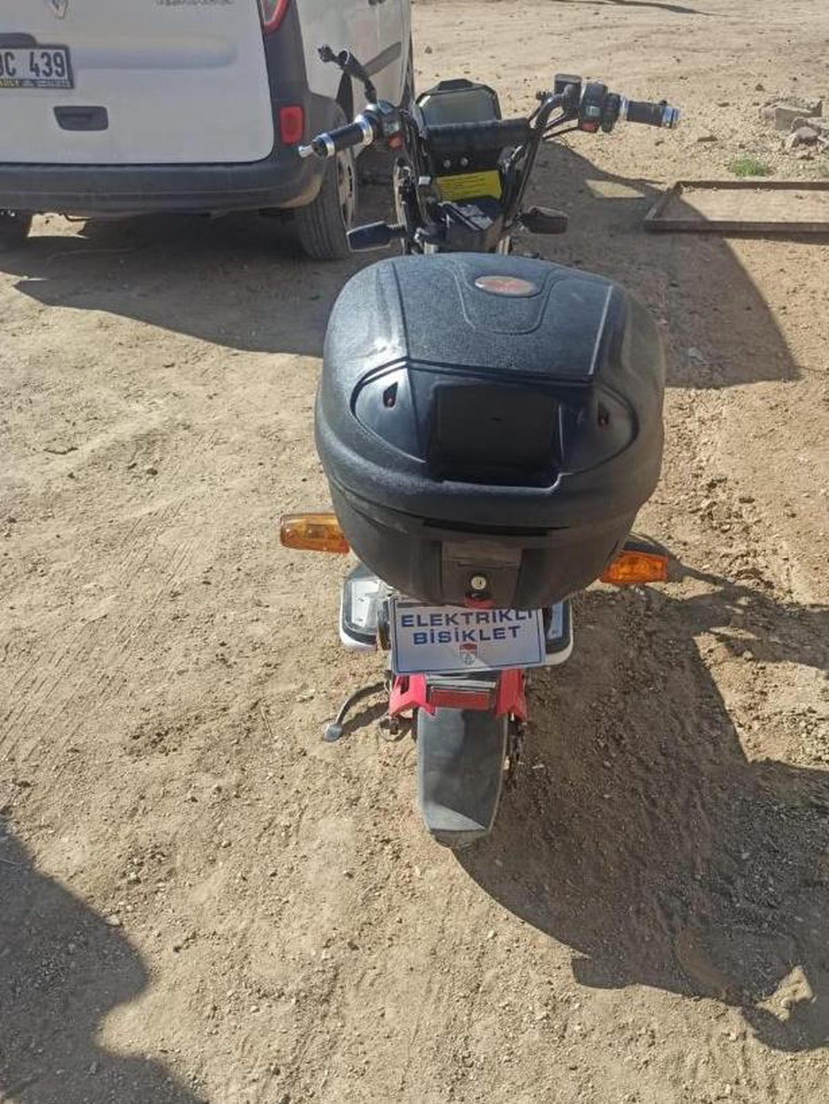 Aksaray\'da otomobil ve motosiklet çaldıkları öne sürülen 5 zanlı tutuklandı
