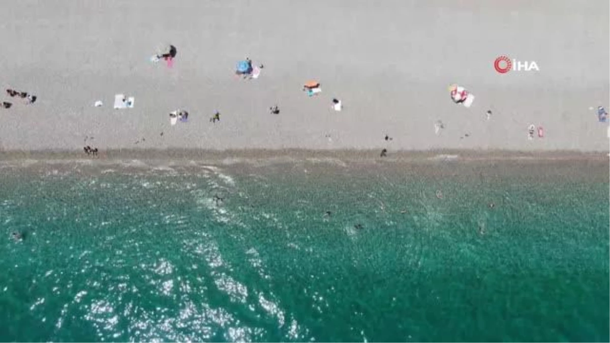 Antalya\'da termometreler 39\'u gösterdi, vatandaşlar sahile akın etti