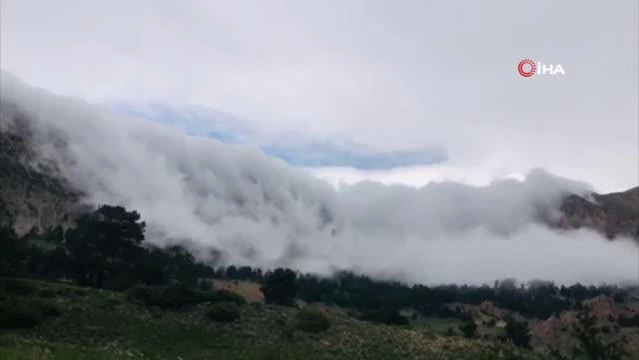 Artvin'in yayalarında oluşan sis bulutları görsel şölen sunuyor
