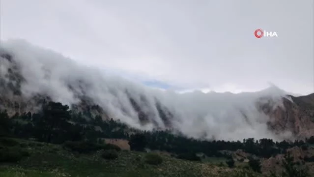 Artvin'in yayalarında oluşan sis bulutları görsel şölen sunuyor