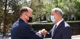 Bakan Akar ile görüşen Polonyalı Bakan Blaszczak: SİHA'ların büyük katkısı olacak